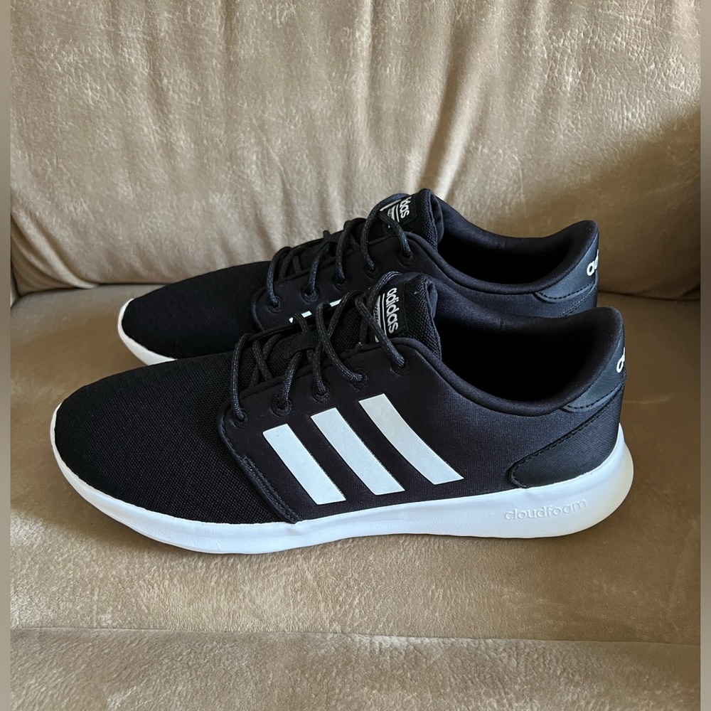SOLD Adidas Womens 9.5 QT Racer Shoe DB0275 Black/White Running Cloudfoam